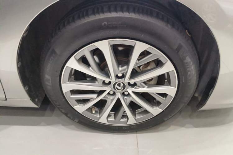 Used Lexus ES 2018 300h Premier Edition China VI Standard Right Front Wheel Hub