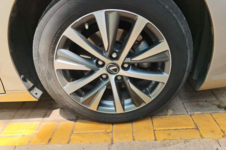 Used Lexus ES 2018 200 Luxury Edition China V Standard Right Front Wheel Hub