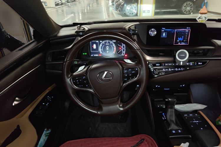 Used Lexus ES 2018 200 Excellence Edition China V Standard Steering Wheel