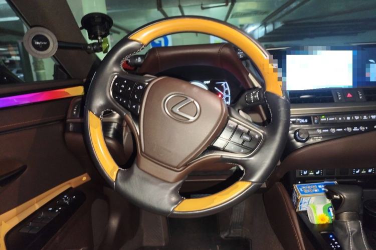 Used Lexus ES 2018 300h Premier Edition China VI Standard Steering Wheel