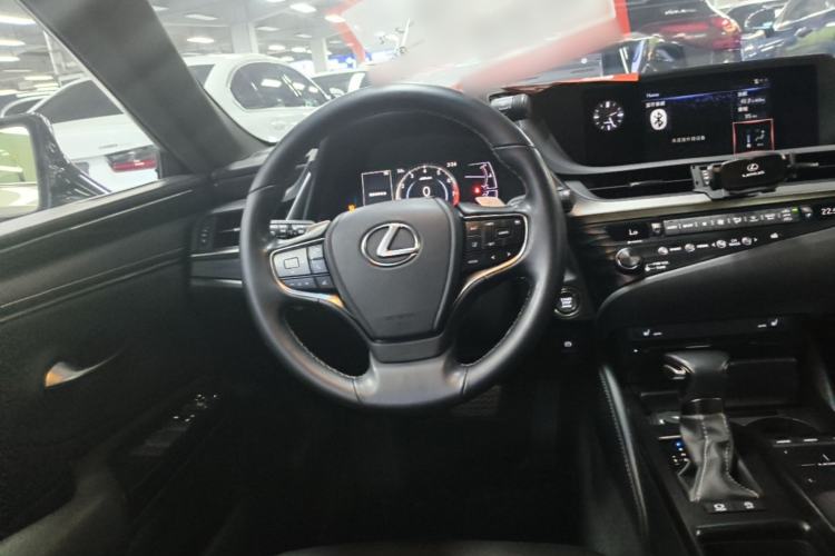 Used Lexus ES 2018 200 Excellence Edition China V Standard Steering Wheel