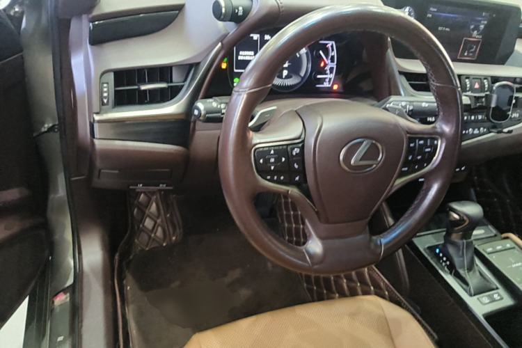 Used Lexus ES 2018 300h Premier Edition China VI Standard Steering Wheel
