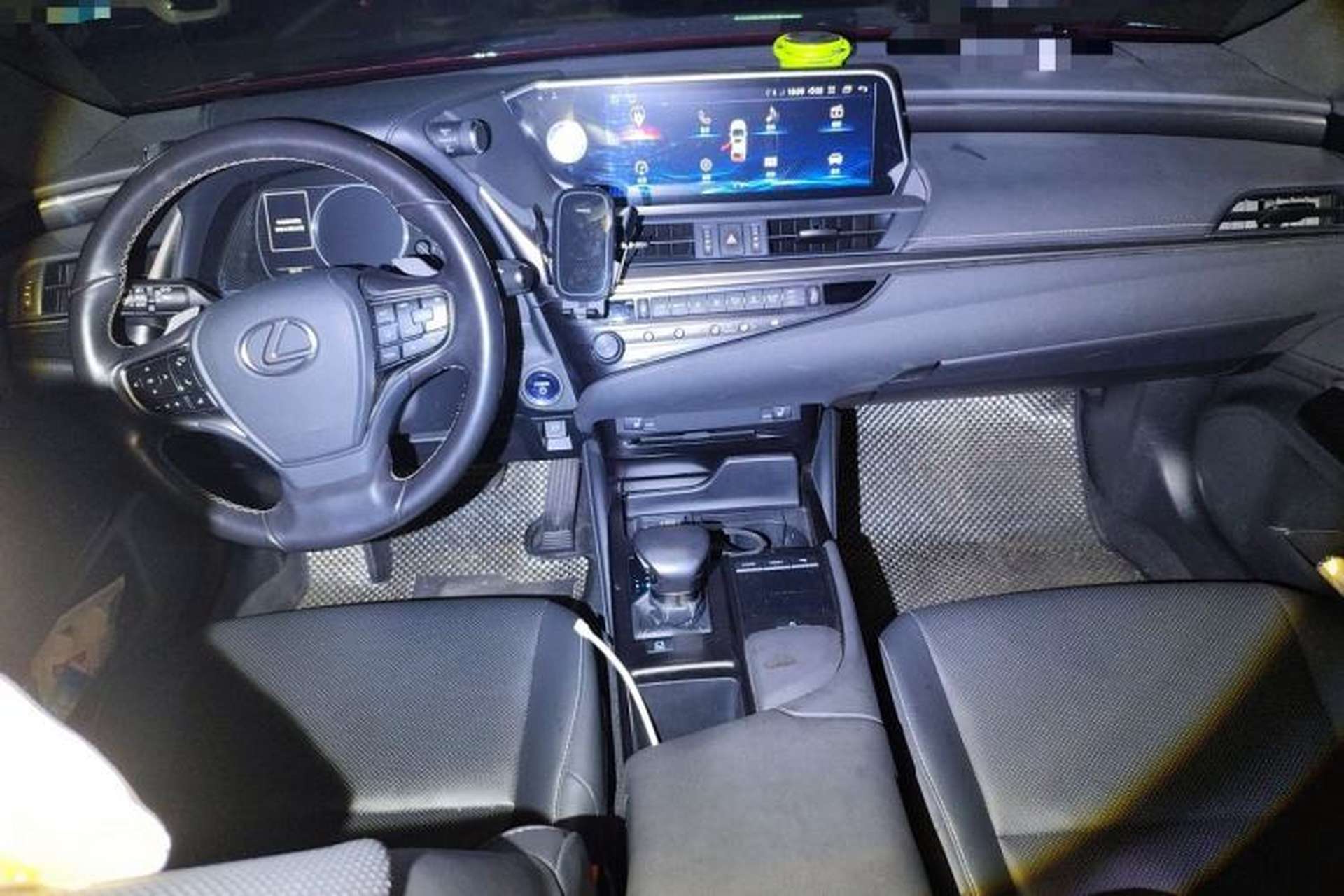 Used Lexus ES 2018 300h Premier Edition China VI Standard Center Console