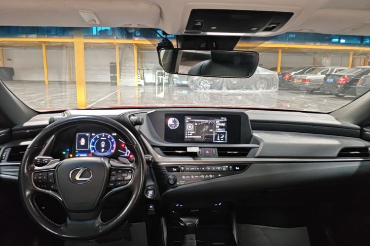 Used Lexus ES 2018 200 Excellence Edition China V Standard Center Console