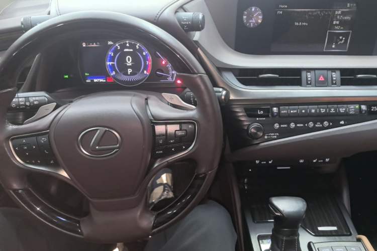 Used Lexus ES 2018 200 Luxury Edition China V Standard Center Console