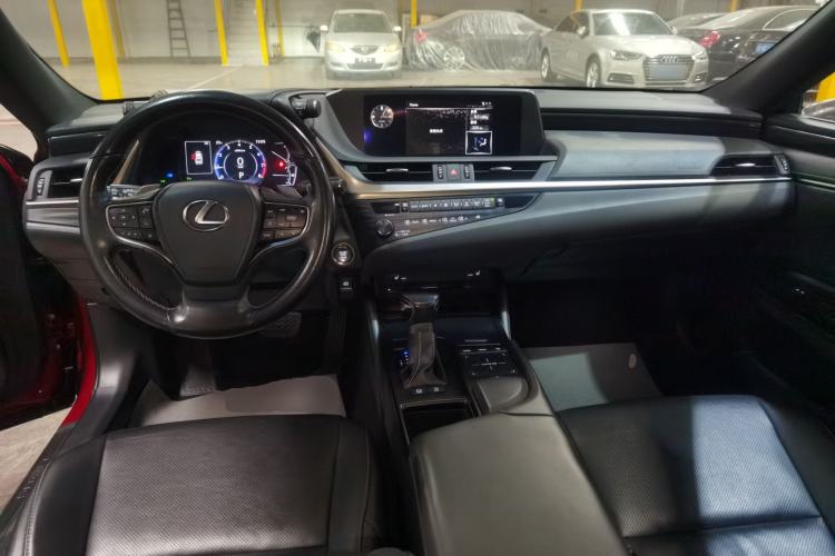 Used Lexus ES 2018 200 Excellence Edition China V Standard Center Console