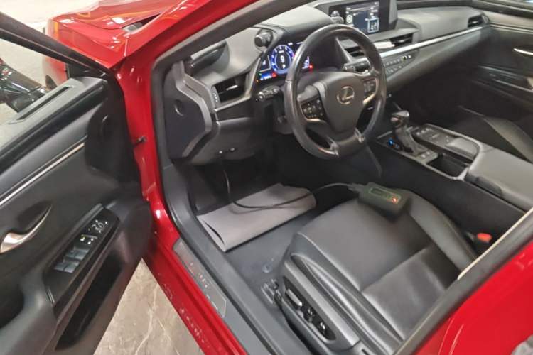 Used Lexus ES 2018 200 Excellence Edition China V Standard Driver Seat