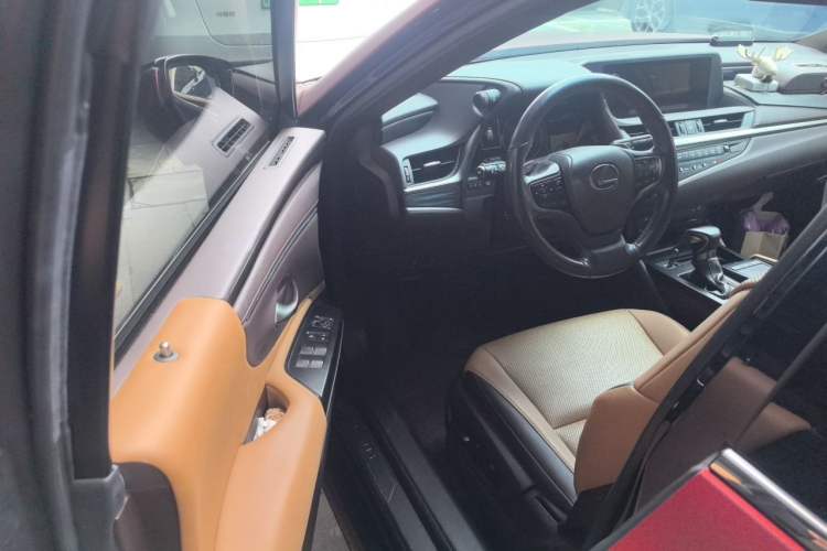 Used Lexus ES 2018 200 Excellence Edition China V Standard Driver Seat