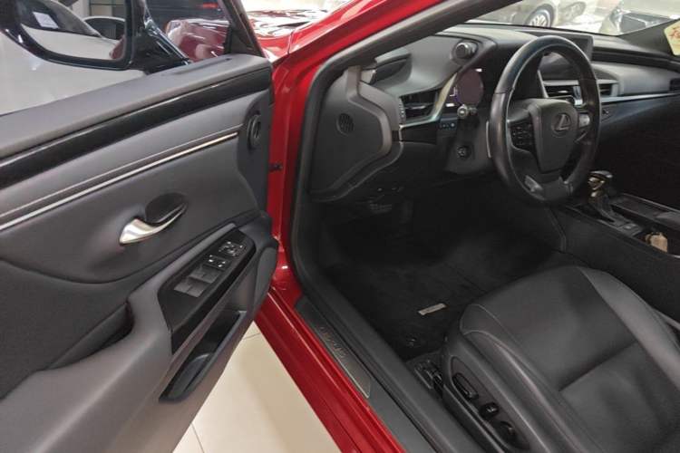 Used Lexus ES 2018 200 Excellence Edition China V Standard Driver Seat