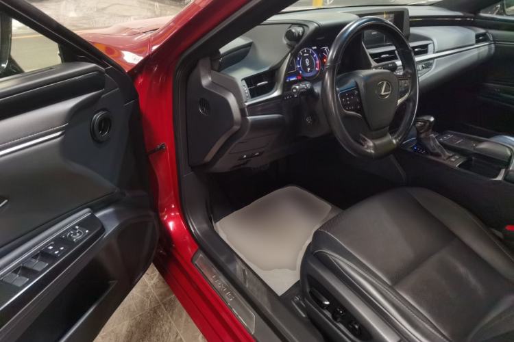Used Lexus ES 2018 200 Excellence Edition China V Standard Driver Seat