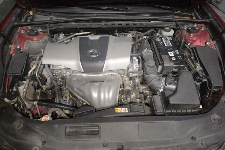 Used Lexus ES 2018 200 Excellence Edition China VI Standard Engine Bay