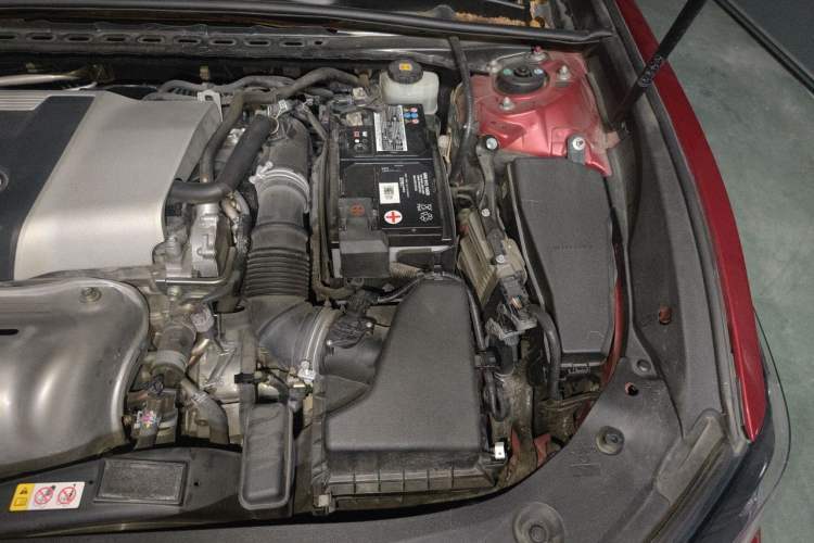Used Lexus ES 2018 200 Excellence Edition China VI Standard Engine Bay Left