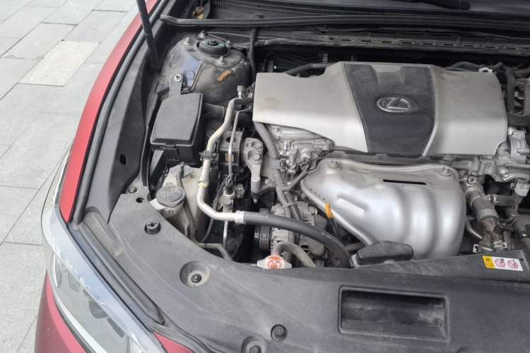 Used Lexus ES 2018 200 Excellence Edition China V Standard Engine Bay Right