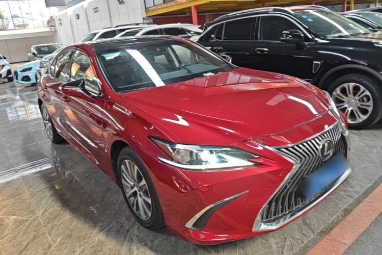 Used Lexus ES 2018 200 Excellence Edition China V Standard Front Right 45 Deg