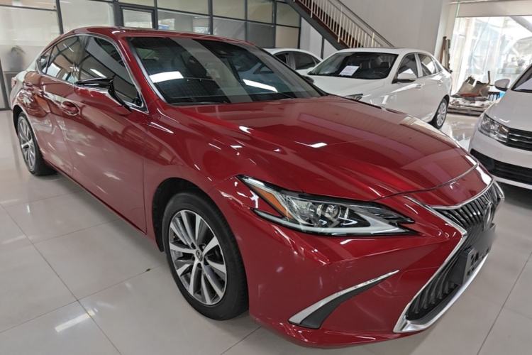 Used Lexus ES 2018 200 Excellence Edition China V Standard Front Right 45 Deg