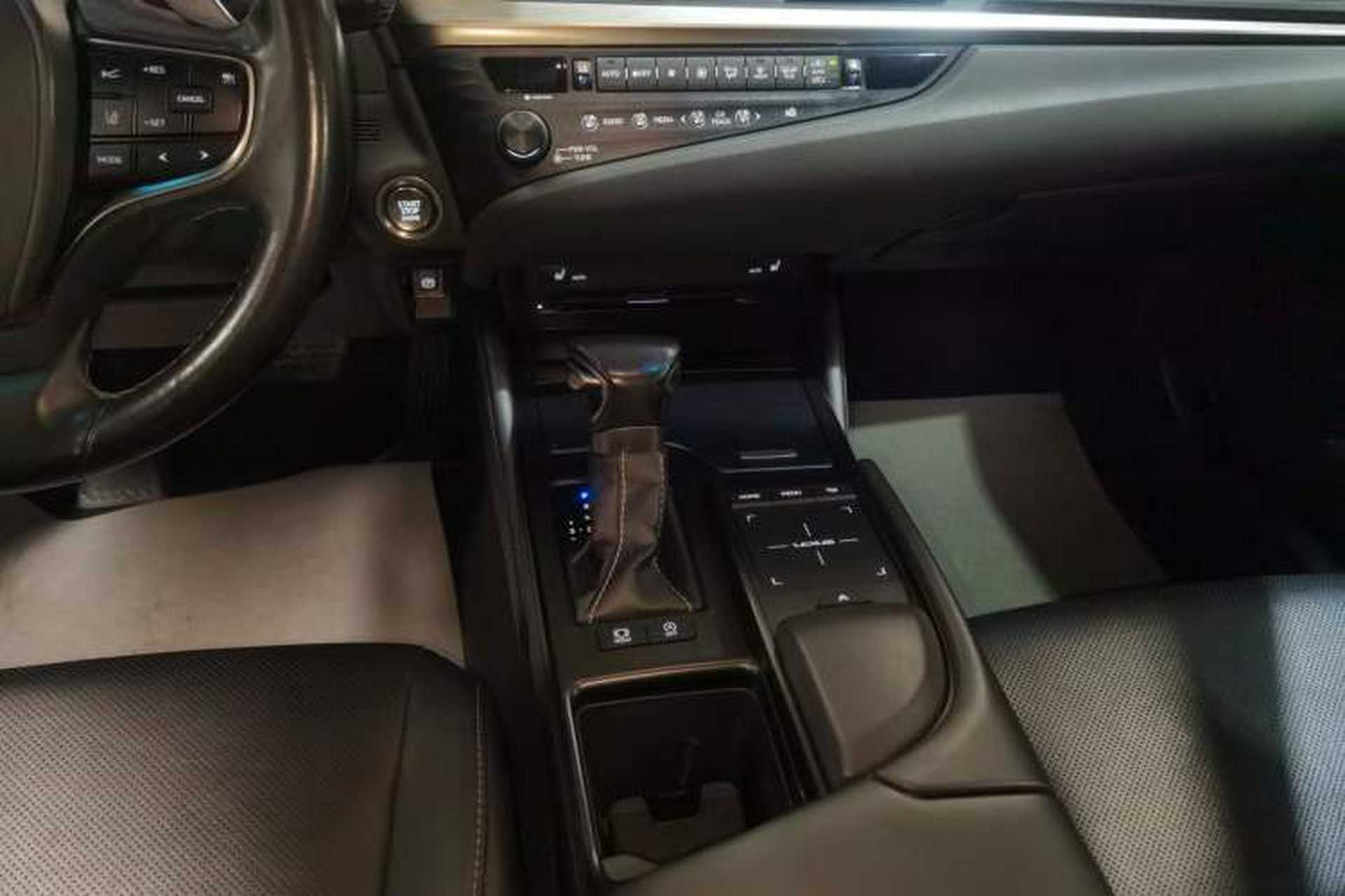 Used Lexus ES 2018 200 Excellence Edition China V Standard Gear Lever
