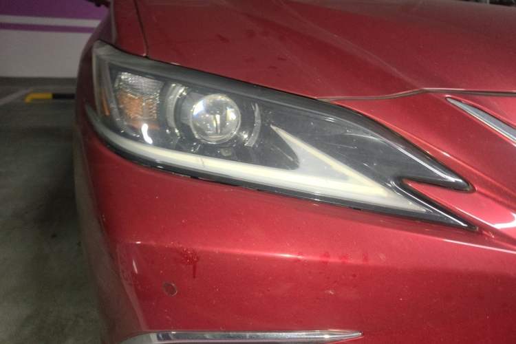 Used Lexus ES 2018 200 Excellence Edition China VI Standard Right Front Headlight
