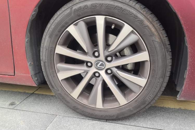 Used Lexus ES 2018 200 Excellence Edition China V Standard Right Front Wheel Hub