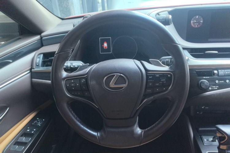 Used Lexus ES 2018 200 Excellence Edition China V Standard Steering Wheel