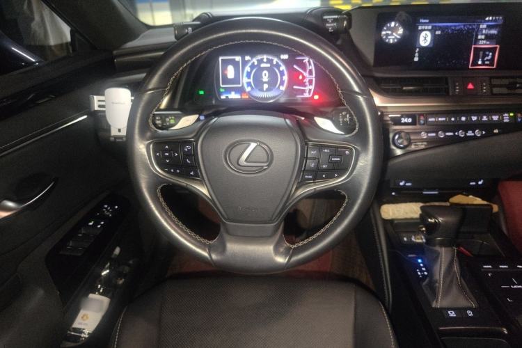 Used Lexus ES 2018 200 Excellence Edition China VI Standard Steering Wheel