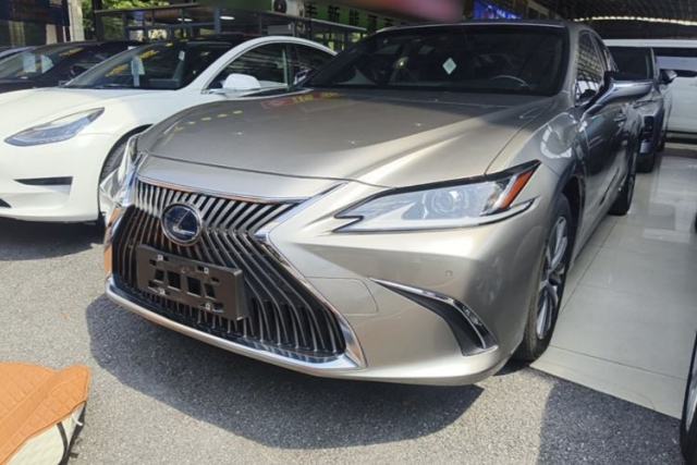 Used Lexus ES 2018 300h Premier Edition China VI Standard