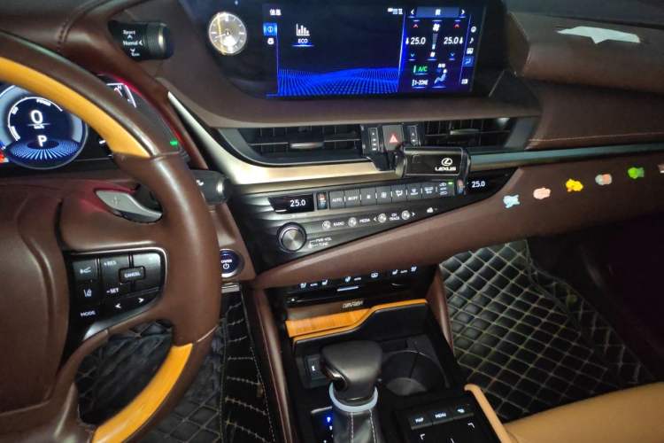 Used Lexus ES 2018 300h Executive Version China V Standard Audio And AC Panel