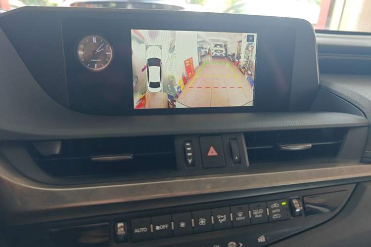 Used Lexus ES 2018 260 Excellence Edition China VI Standard Audio And AC Panel
