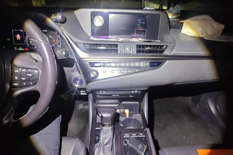 Used Lexus ES 2018 300h Premier Edition China V Standard Audio And AC Panel