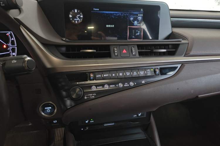 Used Lexus ES 2018 300h Premier Edition China VI Standard Audio And AC Panel