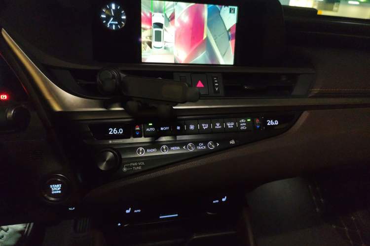 Used Lexus ES 2018 260 Excellence Edition China V Standard Audio And AC Panel