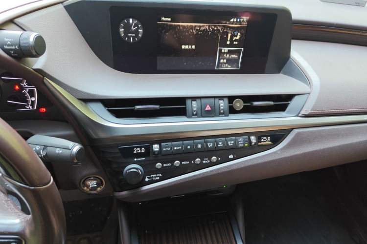 Used Lexus ES 2018 200 Luxury Edition China V Standard Audio And AC Panel