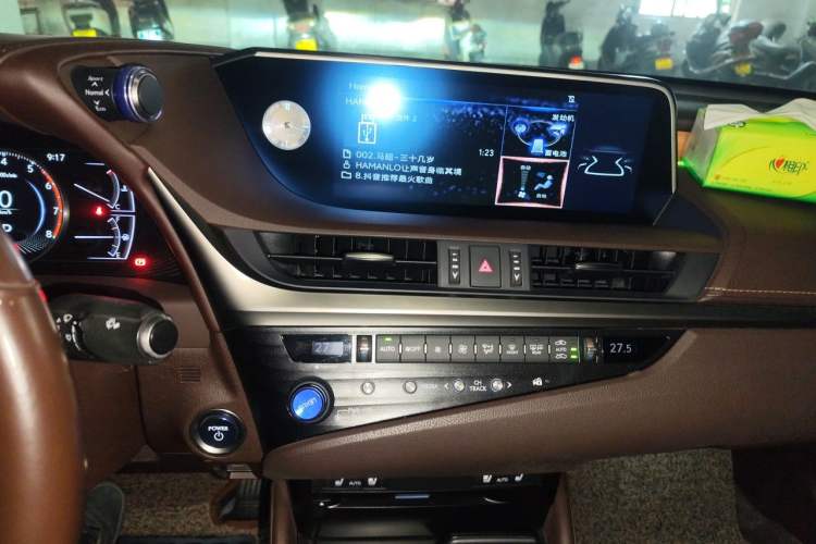 Used Lexus ES 2018 300h Premier Edition China VI Standard Audio And AC Panel
