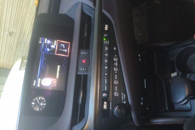 Used Lexus ES 2018 300h Premier Edition China VI Standard Audio And AC Panel