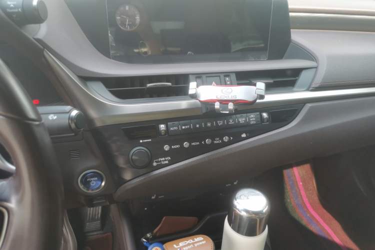Used Lexus ES 2018 300h Premier Edition China VI Standard Audio And AC Panel