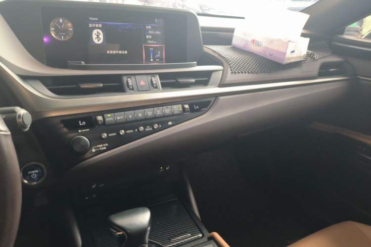 Used Lexus ES 2018 300h Premier Edition China VI Standard Audio And AC Panel