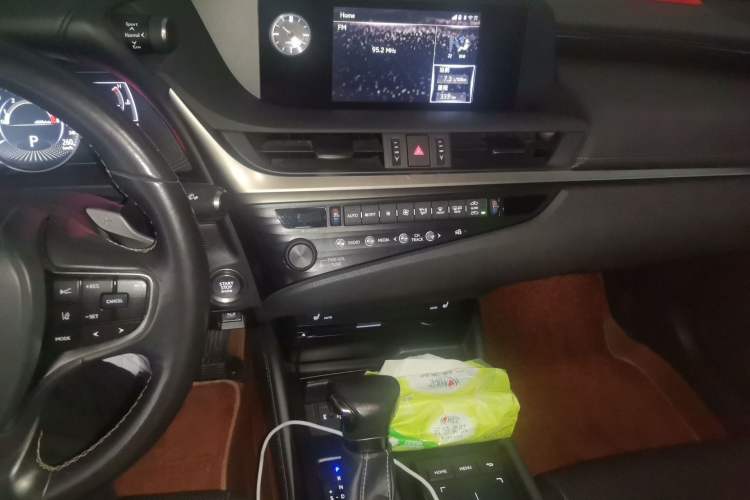 Used Lexus ES 2018 260 Excellence Edition China V Standard Audio And AC Panel