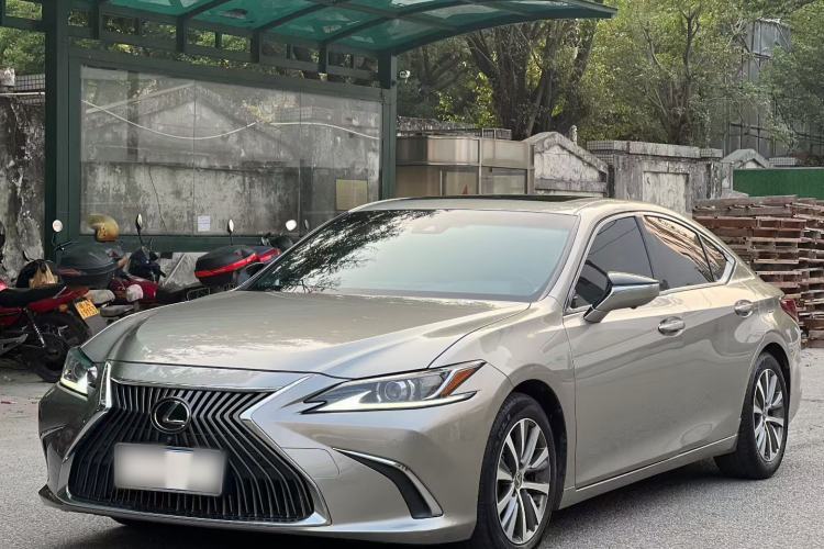 Used Lexus ES 2018 200 Excellence Edition China V Standard Guazi used car, China used car export, Used car for sale, Used cars, Cheapest cars for sale