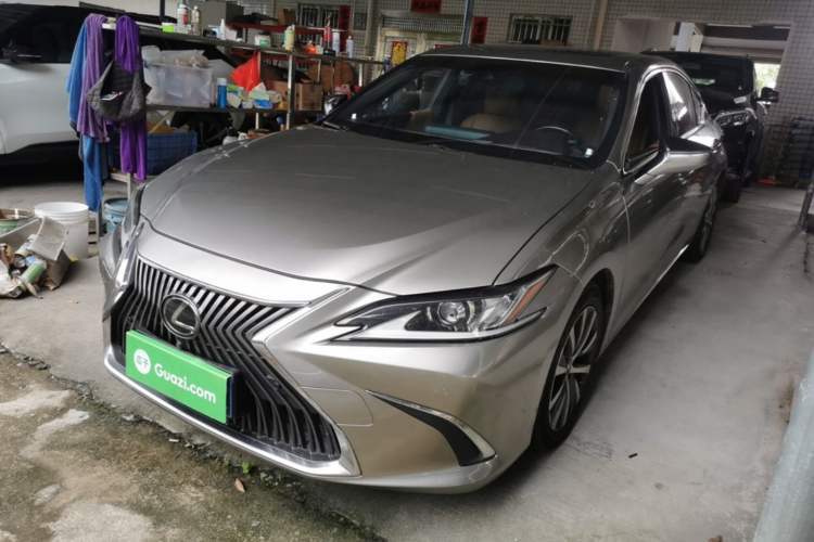 Used Lexus ES 2018 200 Excellence Edition China V Standard Guazi used car, China used car export, Used car for sale, Used Lexus cars, Cheapest cars for sale