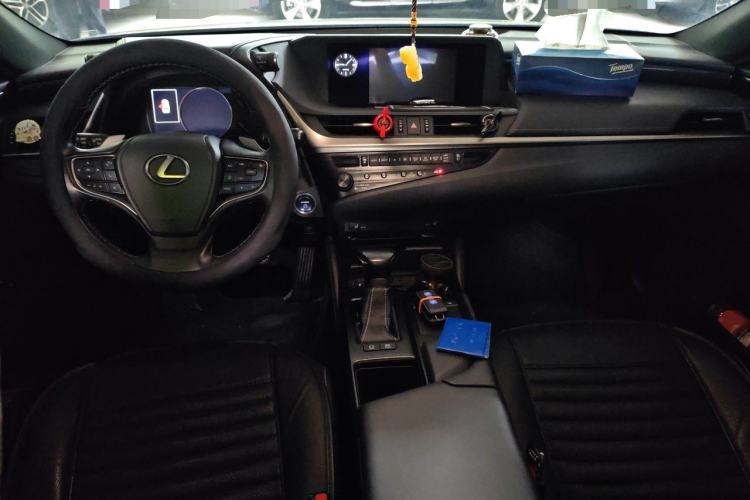 Used Lexus ES 2018 300h Premier Edition China V Standard Center Console