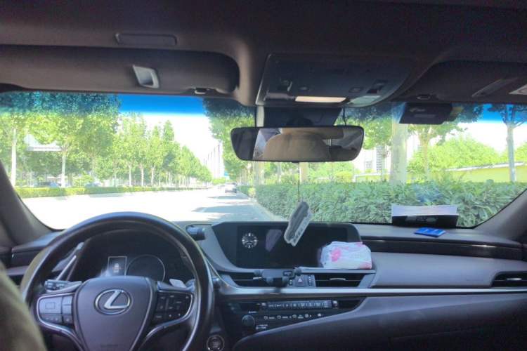 Used Lexus ES 2018 200 Excellence Edition China V Standard Center Console