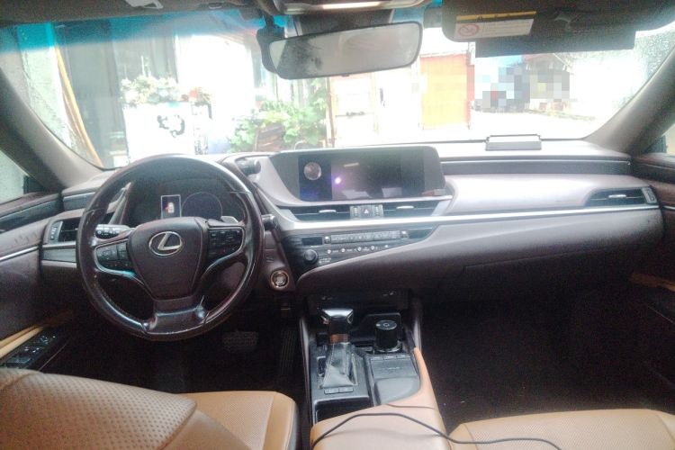 Used Lexus ES 2018 200 Excellence Edition China V Standard Center Console