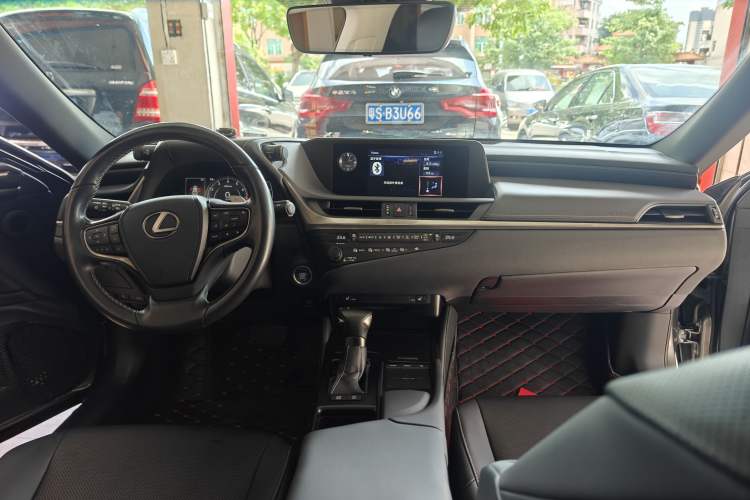 Used Lexus ES 2018 260 Excellence Edition China VI Standard Center Console