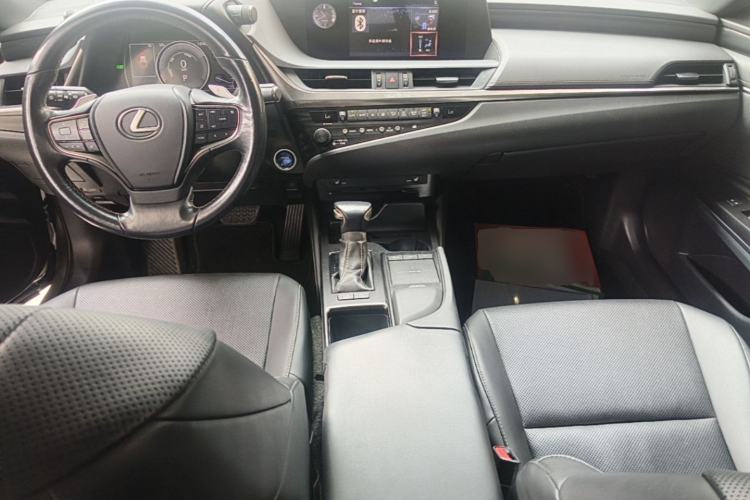 Used Lexus ES 2018 300h Premier Edition China VI Standard Center Console