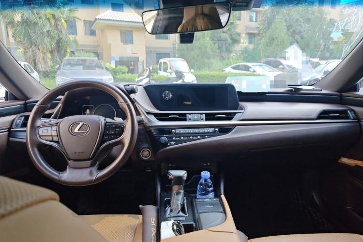 Used Lexus ES 2018 200 Excellence Edition China V Standard Center Console