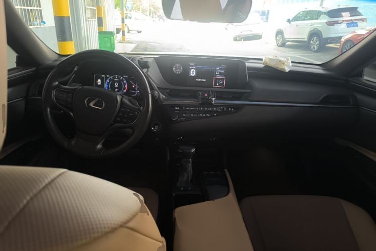 Used Lexus ES 2018 200 Excellence Edition China V Standard Center Console