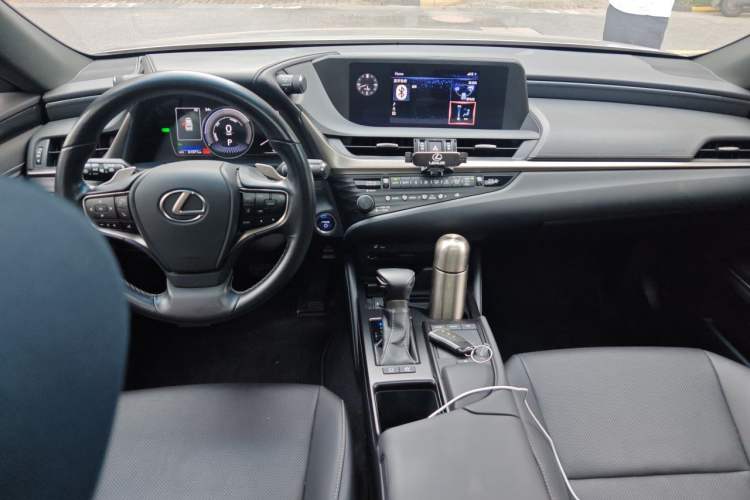 Used Lexus ES 2018 300h Premier Edition China V Standard Center Console