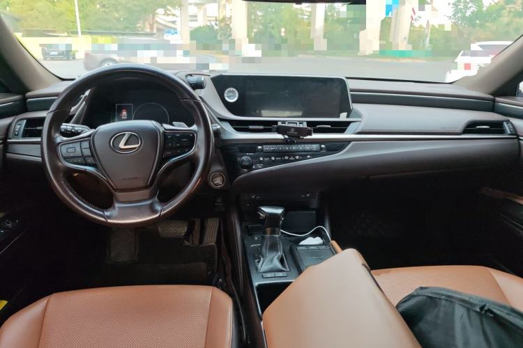 Used Lexus ES 2018 200 Excellence Edition China V Standard Center Console