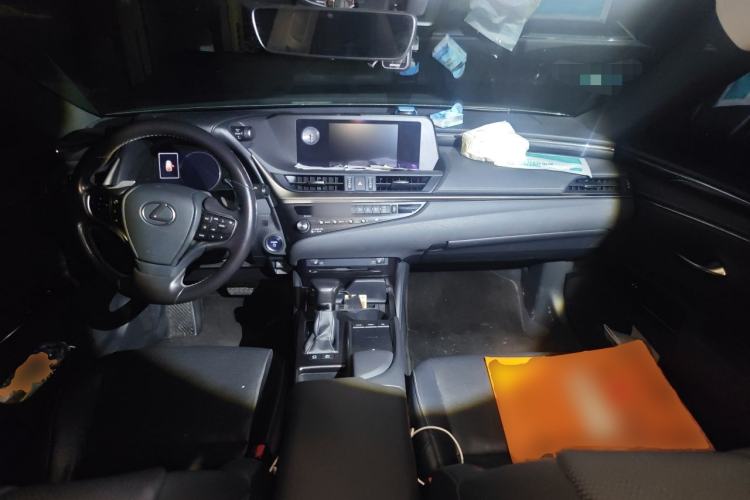 Used Lexus ES 2018 300h Premier Edition China V Standard Center Console