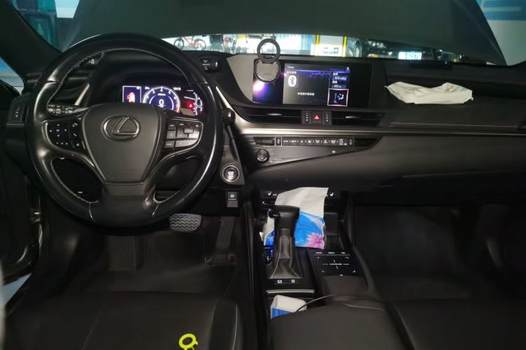 Used Lexus ES 2018 200 Excellence Edition China V Standard Center Console