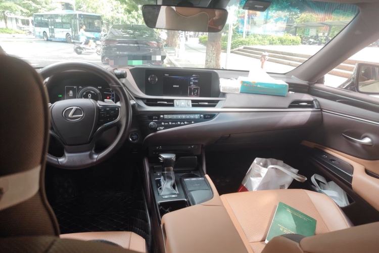 Used Lexus ES 2018 300h Premier Edition China V Standard Center Console